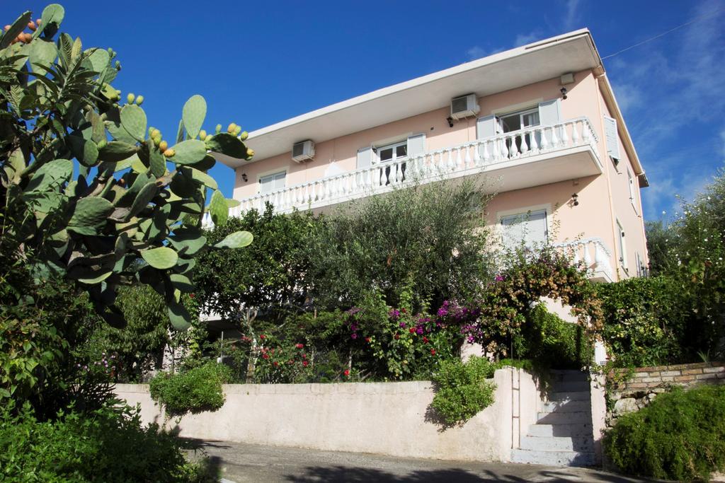 Apostolos & Eleni Family Apartments Perama  Exterior foto